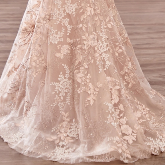 COPY - Wedding dress - Picture 9 of 10